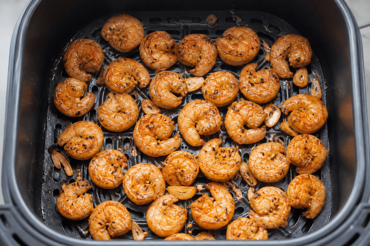 Garlic shrimp in a single layer in the air fryer